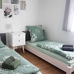 Haus Redi شقة